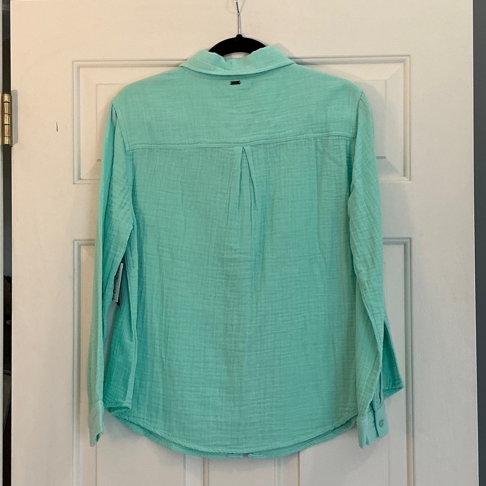 O'Neill Cotton Gauze Button-up Blouse in Ocean Wave NWT size small - Picture 2 of 10